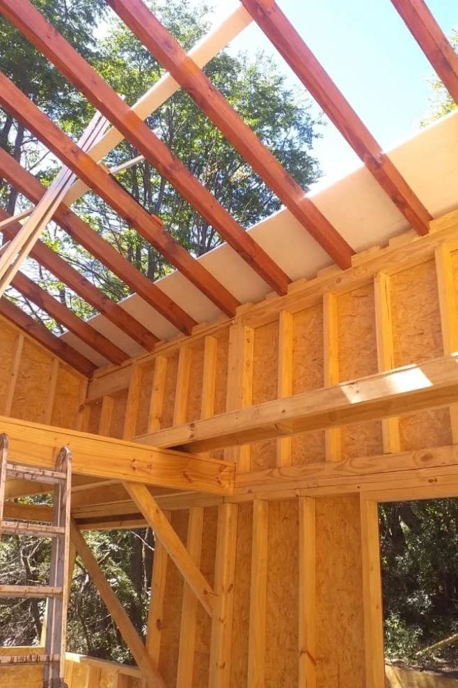 Construcción completa, techo y deck, valle escondido.#casa #sanmartindelosandes #valleescondido #construccion (4)